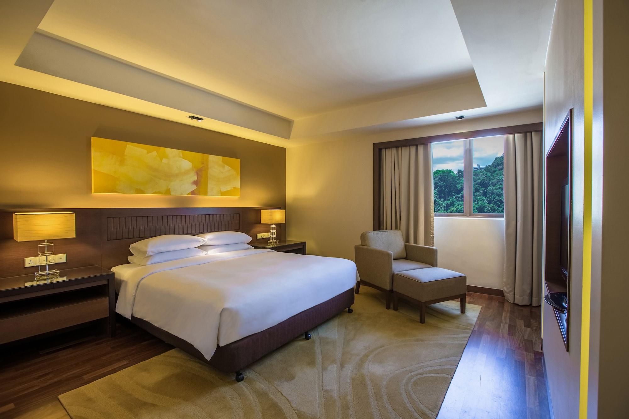 Hyatt Regency Kinabalu Hotel Kota Kinabalu Kültér fotó A bedroom at the hotel