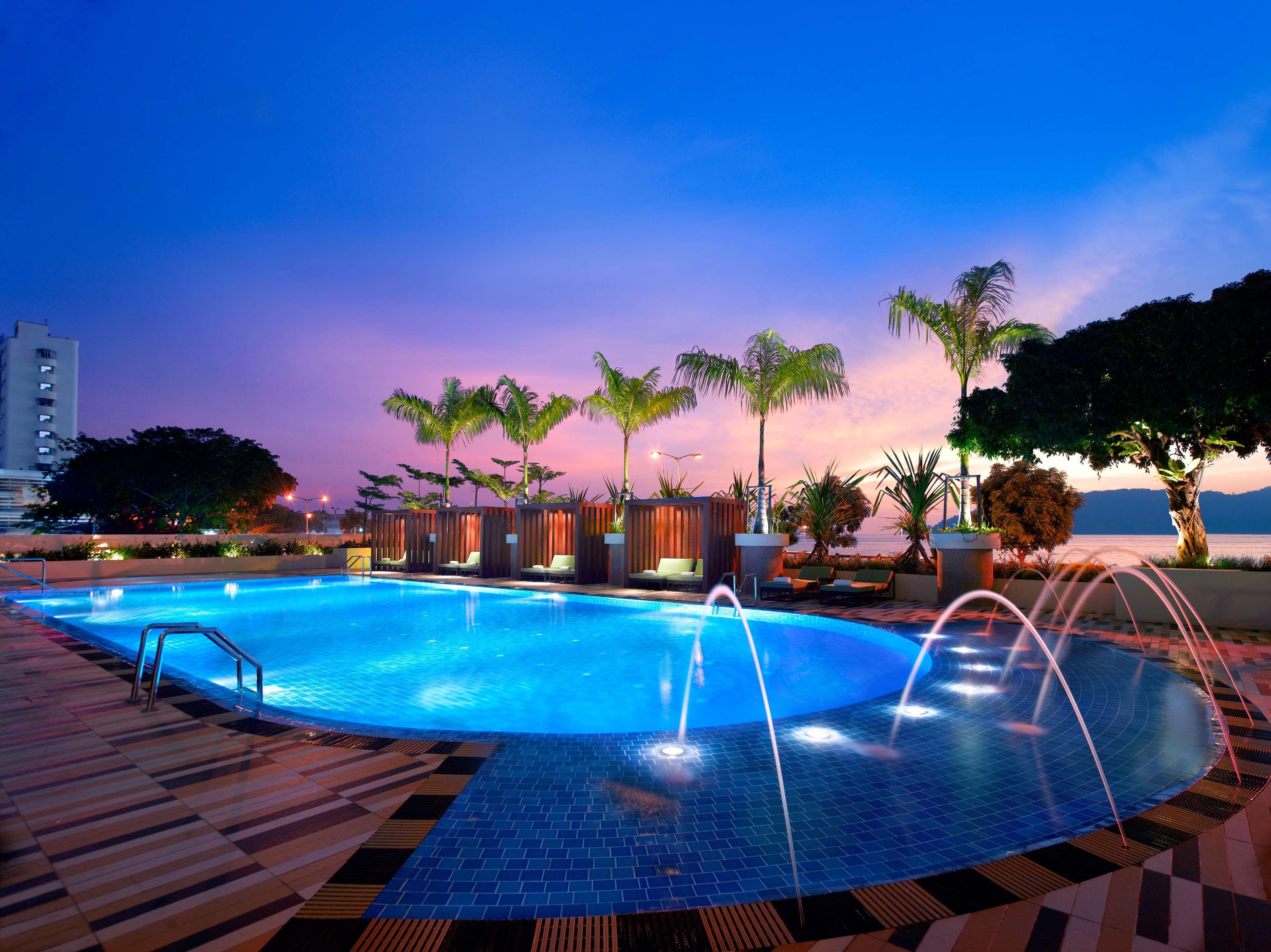Hyatt Regency Kinabalu Hotel Kota Kinabalu Kültér fotó The swimming pool at the hotel