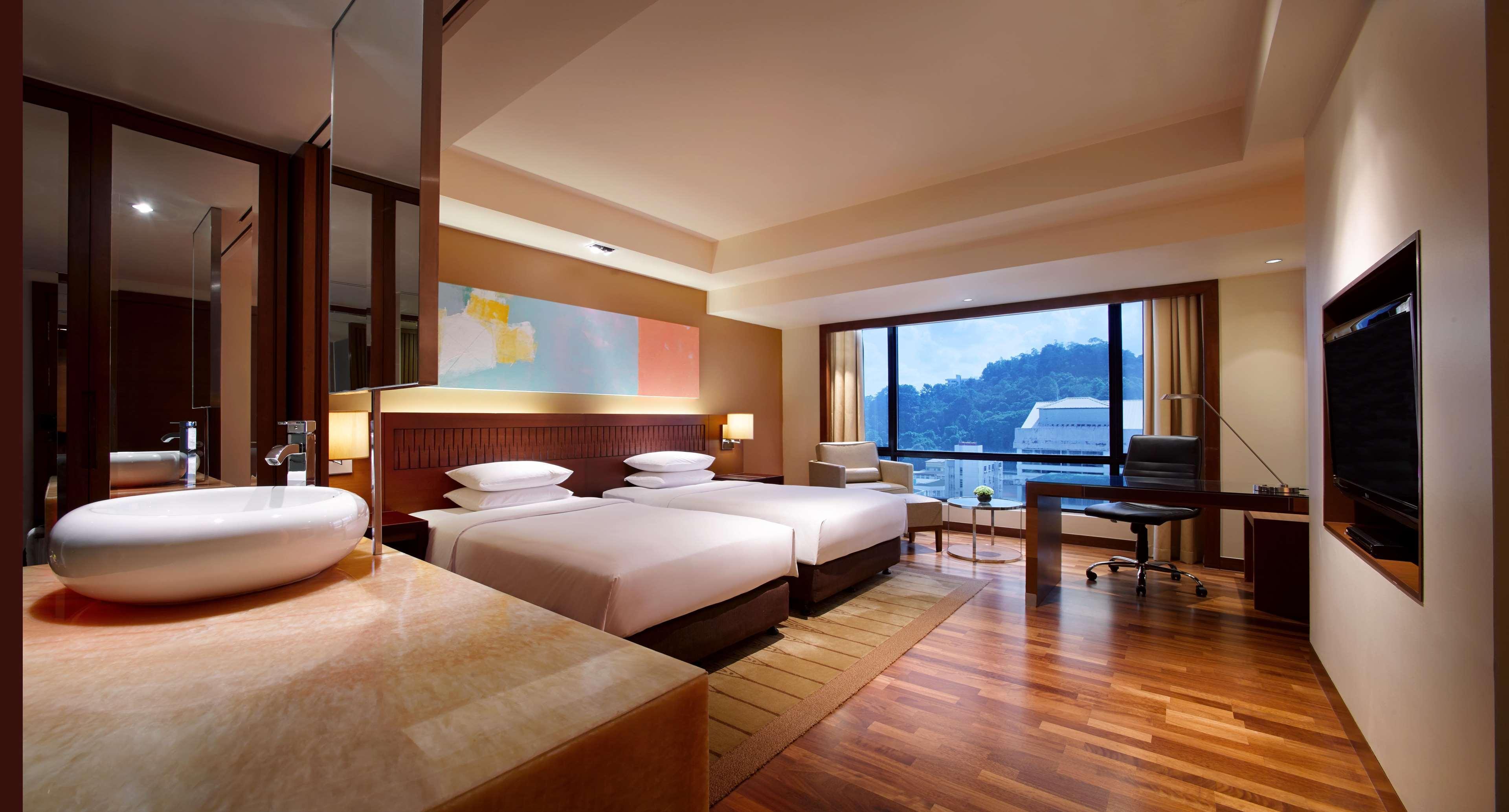 Hyatt Regency Kinabalu Hotel Kota Kinabalu Kültér fotó Deluxe Room