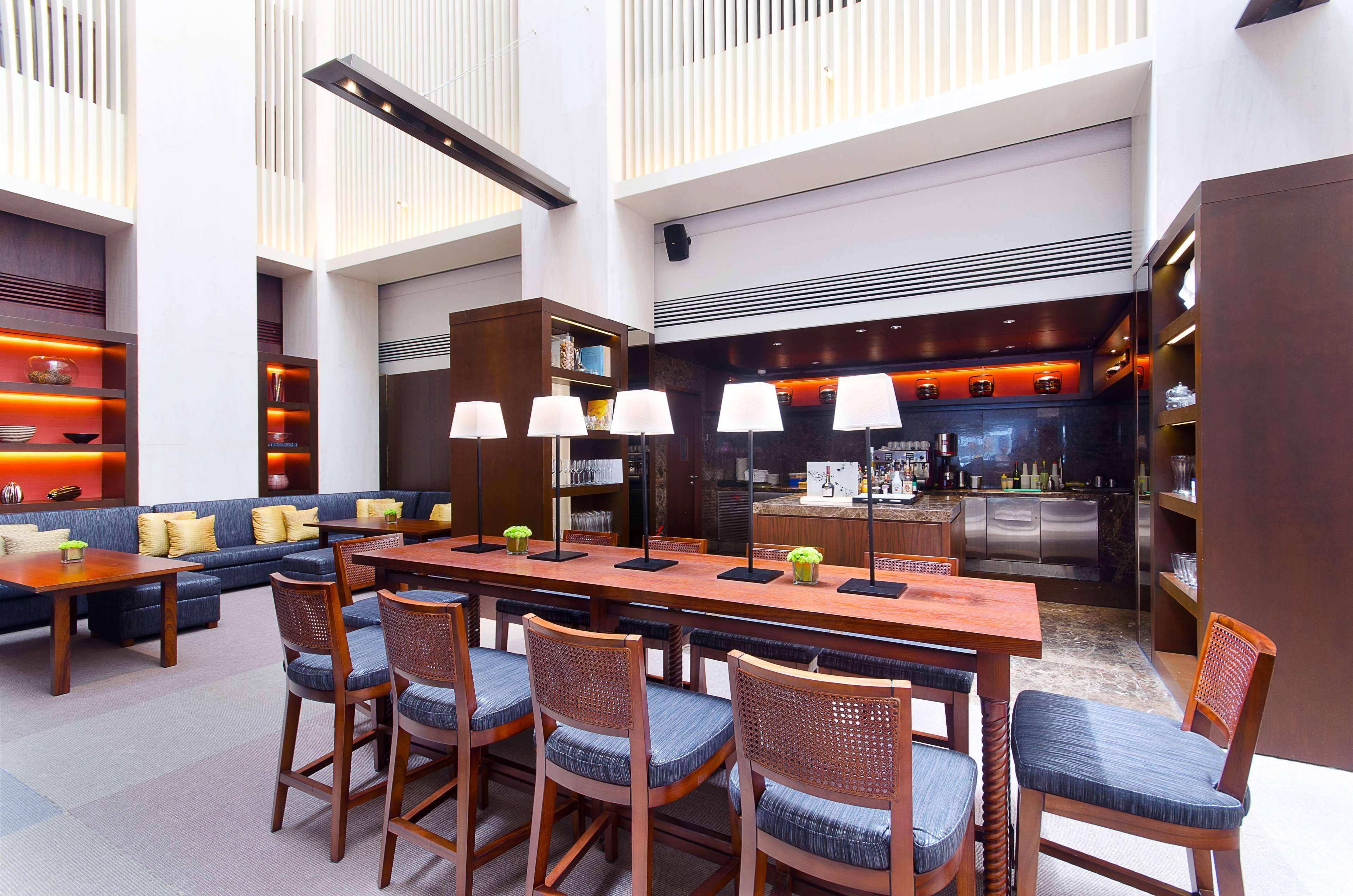 Hyatt Regency Kinabalu Hotel Kota Kinabalu Kültér fotó The lounge at the airport